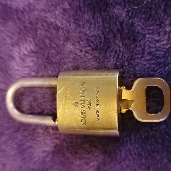 Louis Vuitton Lock & Key 🔐#304 - Picture 4 of 5